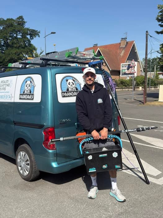Kevin Degroote, indépendant, laveur de vitre professionnel dans tous les Hauts de France