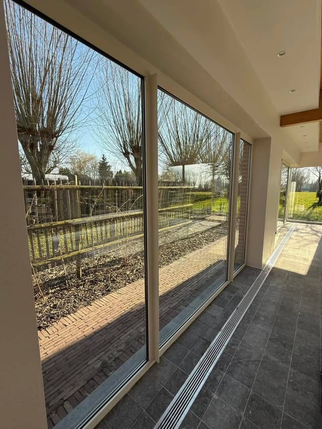 Prestation Nettoyage de baie vitrée à Blandain par Paandawlv - laveur de vitres professionnel