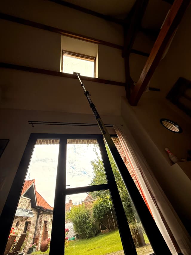 Prestation Nettoyage de vitres en hauteur à Bouvignies par Paandawlv - laveur de vitres professionnel