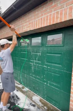 Paandawlv - Laveur de vitres professionnel - Nettoyage de portes, garages et portails