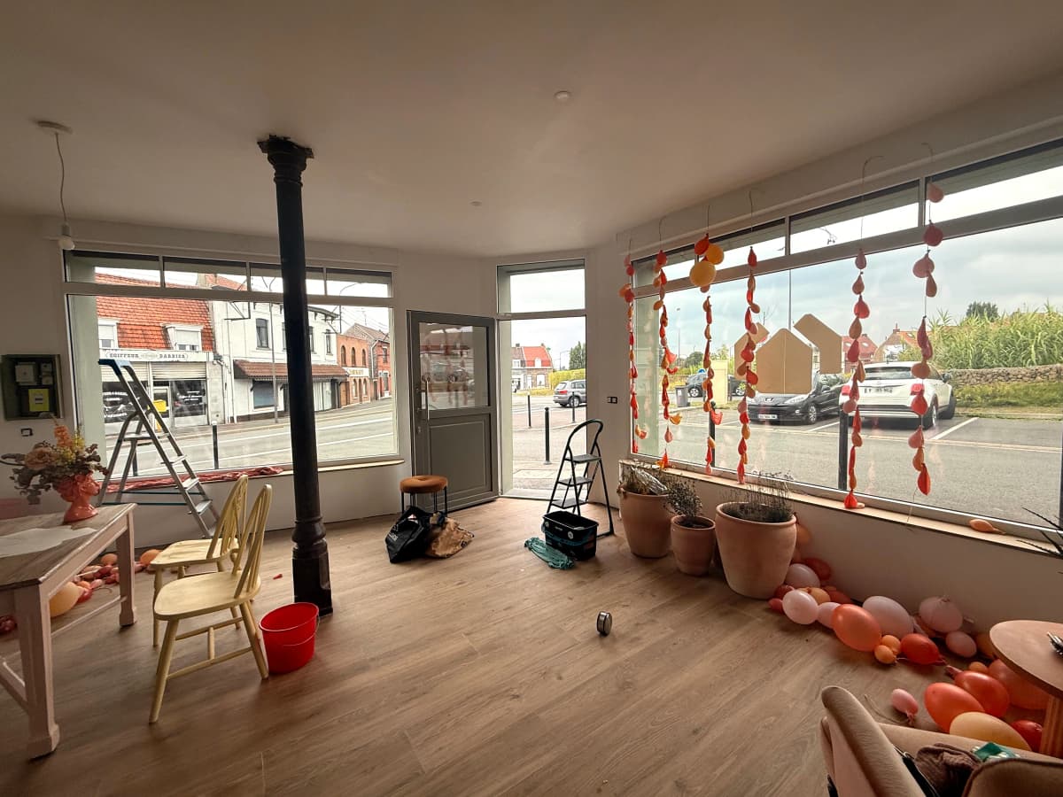 Nettoyage des vitres de la Bonne Adresse à Wattrelos, par Paandawlv, Laveur de vitres professionnel