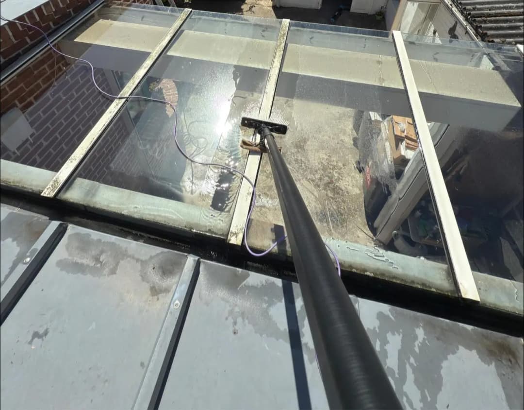 Nettoyage de baie vitrée à Roubaix, par Paandawlv, Laveur de vitres professionnel