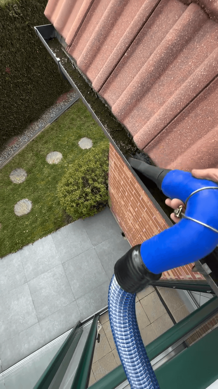 Nettoyage technique de chéneaux par aspiration haute puissance à Templemars par PAANDAWLV