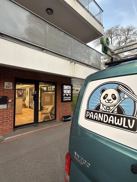 Nettoyage des vitrines de l'opticien SMith Views à Hem, par Paandawlv, Laveur de vitres professionnel