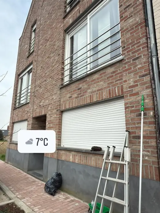 Nettoyage des vitres et garde-corps en Belgique, par Paandawlv, Laveur de vitres professionnel