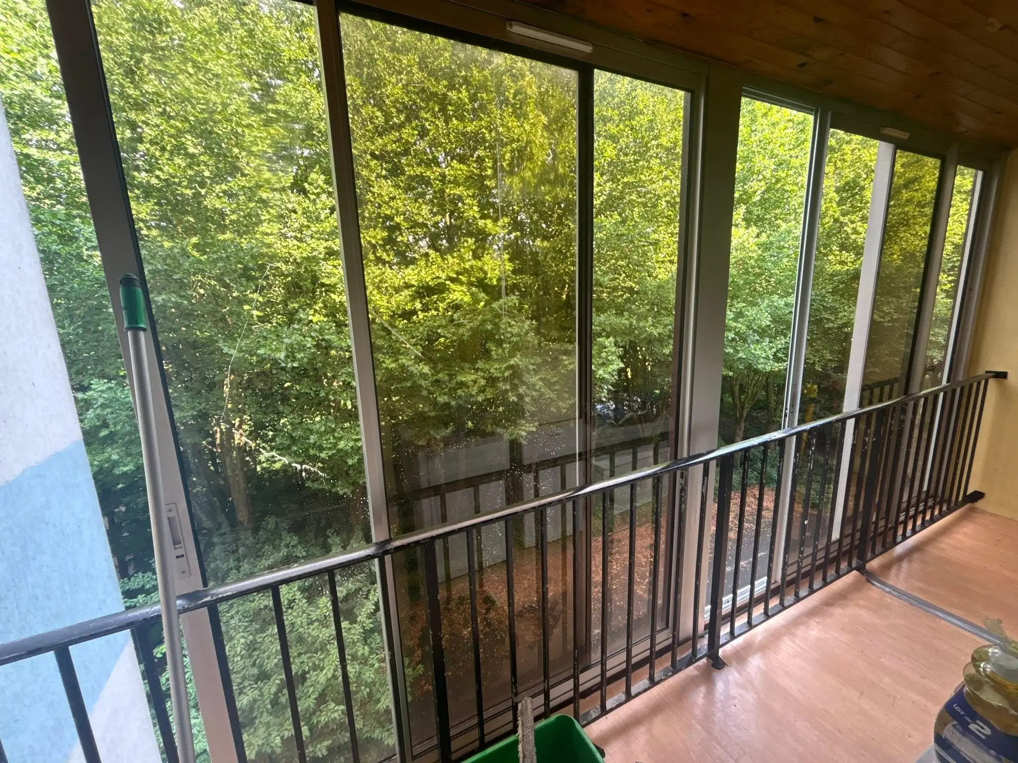 Nettoyage des vitres d'appartement à Villeneuve d'Ascq, par Paandawlv, Laveur de vitres professionnel