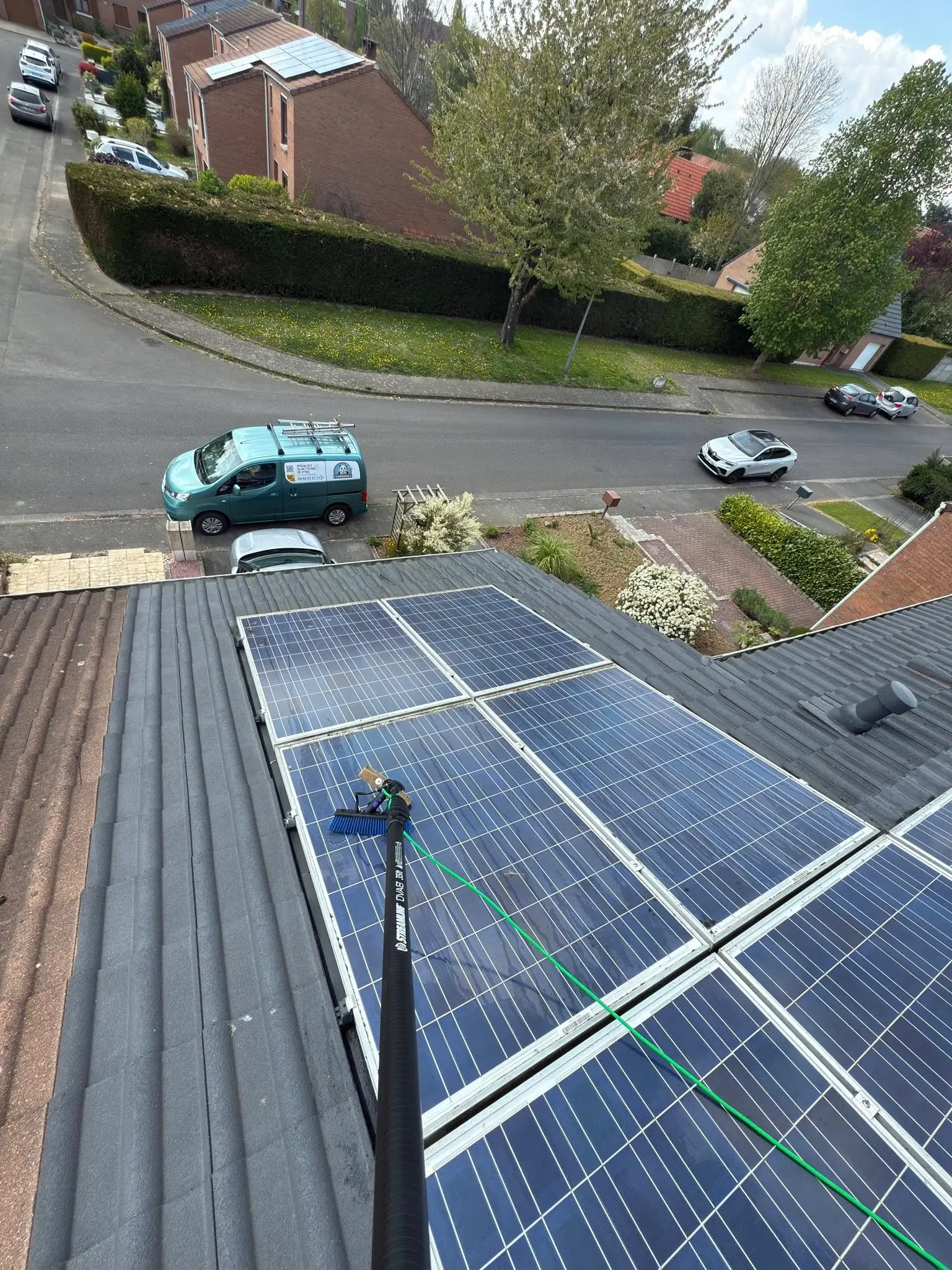 Nettoyage des panneaux solaires à Leers, par Paandawlv, Laveur de vitres professionnel
