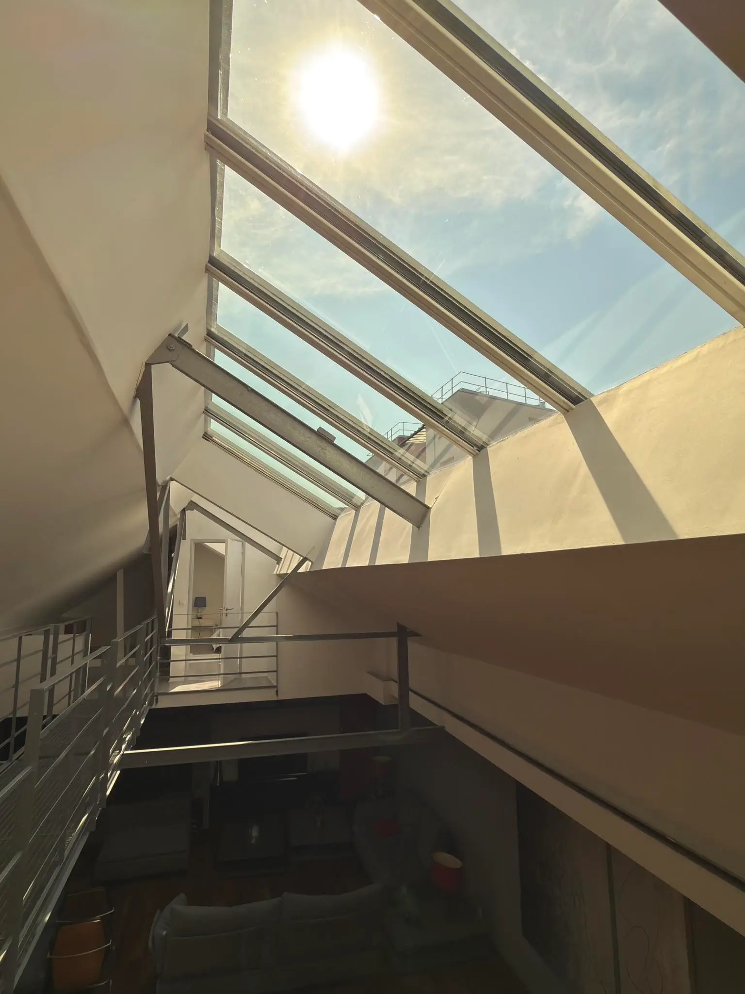 Nettoyage de baie vitrée à Lille, par Paandawlv, Laveur de vitres professionnel