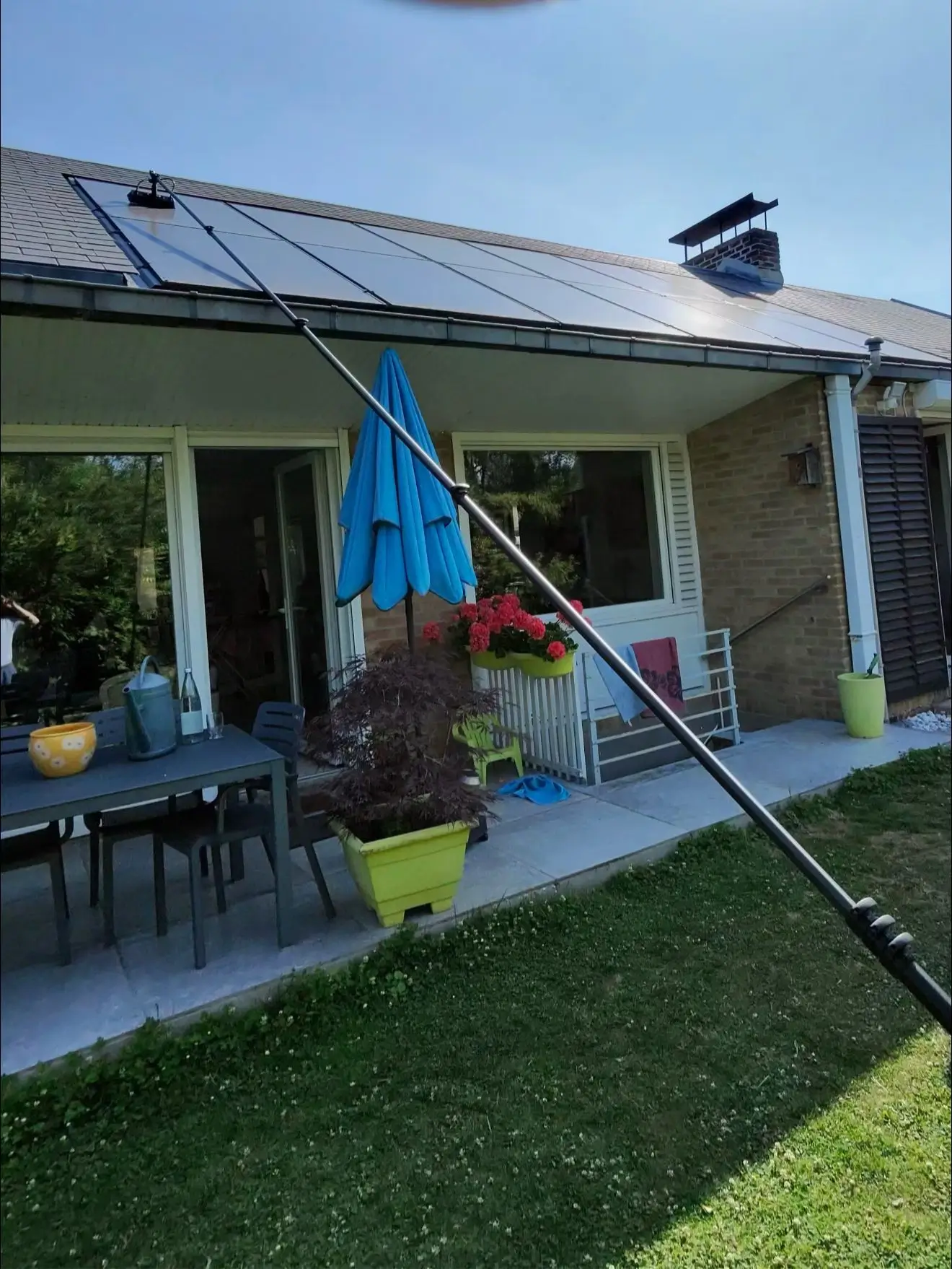 Nettoyage des panneaux solaires à Lys Lez Lannoy, par Paandawlv, Laveur de vitres professionnel