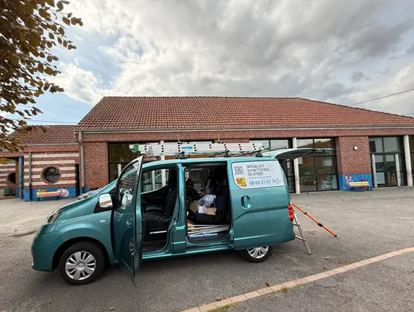 Nettoyage des vitres de l'Ecole Sainte Marie à Chereng, par Paandawlv, Laveur de vitres professionnel