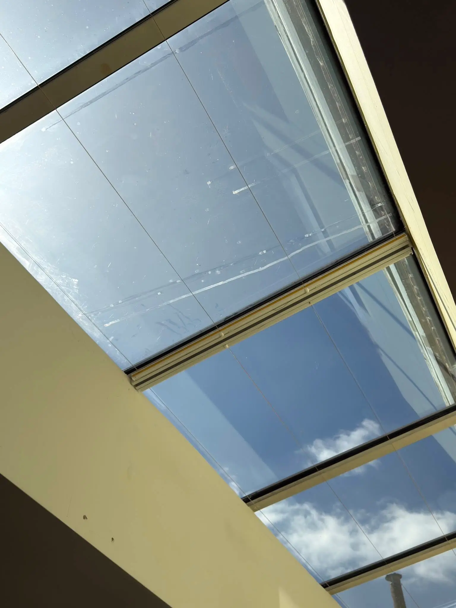 Nettoyage des vitres à Lille, par Paandawlv, Laveur de vitres professionnel