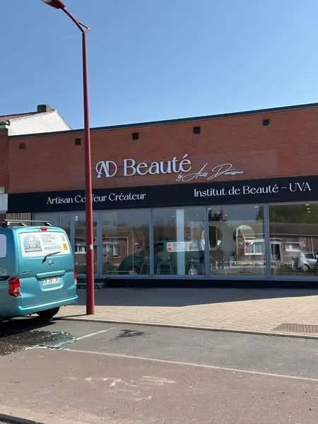 Nettoyage des vitrines de AD Beauté à Raimbeaucourt, par Paandawlv, Laveur de vitres professionnel