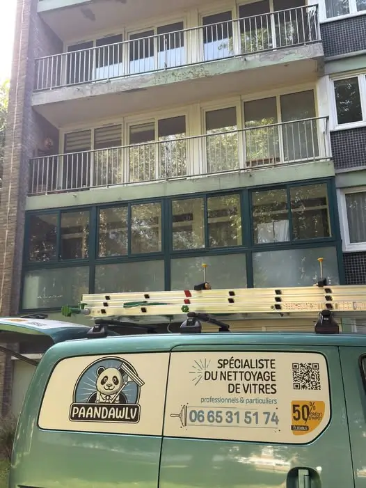 Nettoyage de vitre d'appartement en hauteur à Lys Lez Lannoy, par Paandawlv, Laveur de vitres professionnel