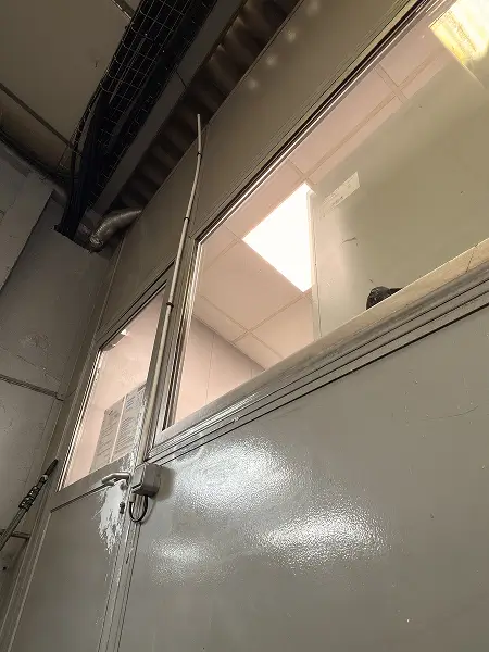 Après Nettoyage des vitres de la société Duo Emballages, par Paandawlv, Laveur de vitres professionnel